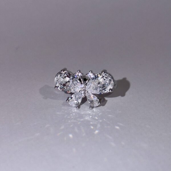 Butterfly adjustable ring