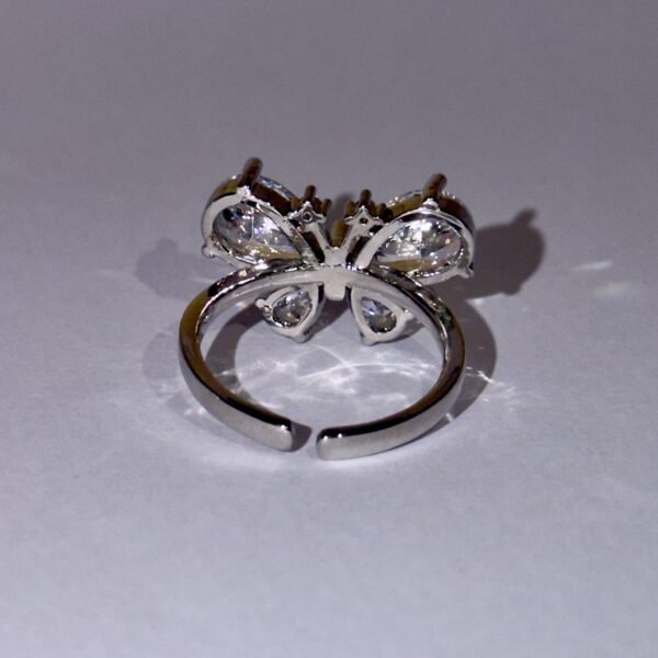 Butterfly adjustable ring