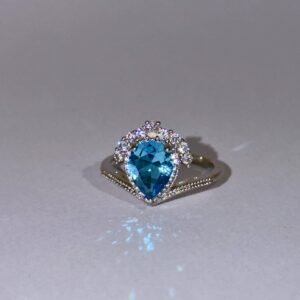 Velluria Allure Signature Ring