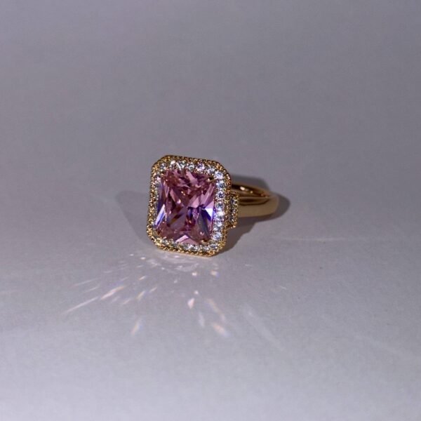 Divina Allure Opulent Ring