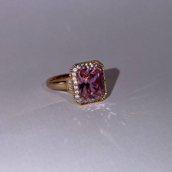 Divina Allure Opulent Ring