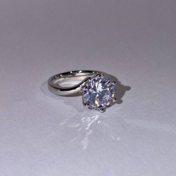 Brilliant Round Cut Ring