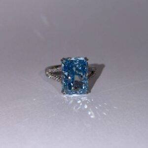 Velluria Opus Signature Ring