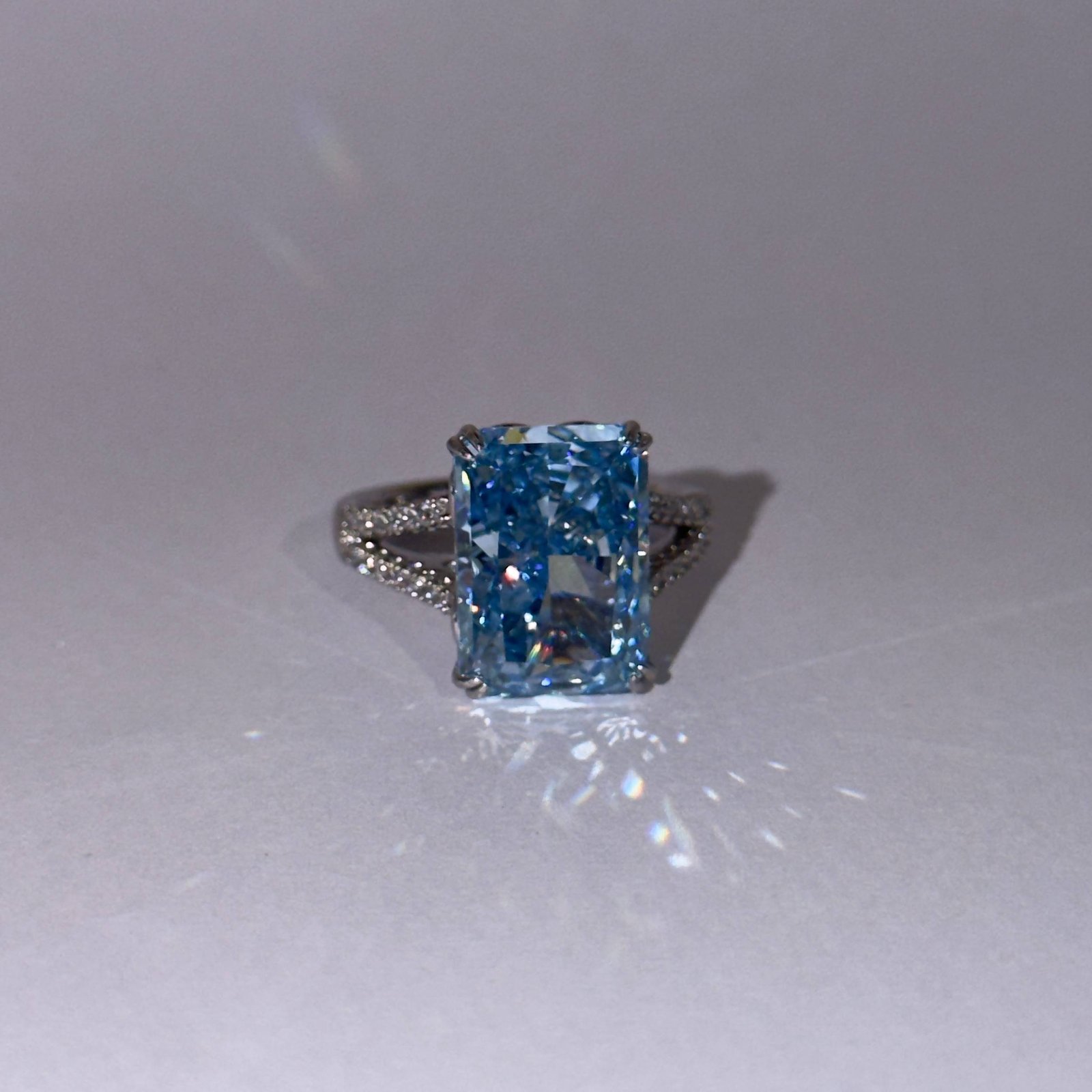 Velluria Opus Signature Ring